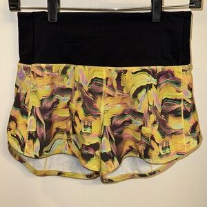 Lululemon SPEED UP SHORTS! Size 4!